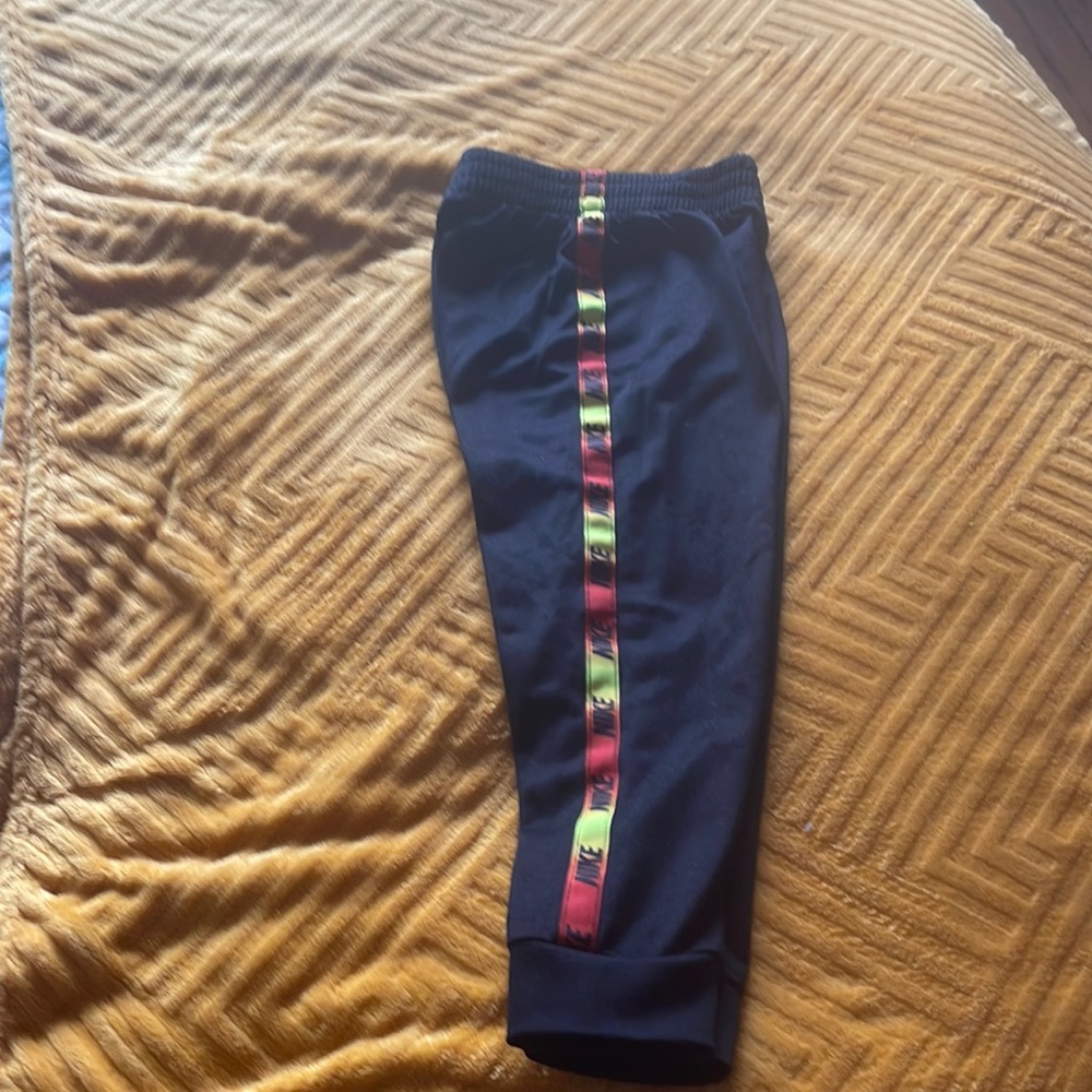 Boys 4t Nike jogging pants in black with tie dye strip